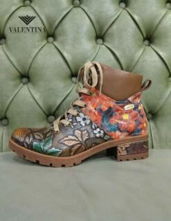 Anfibi Con Tacco Medio, Laura Vita