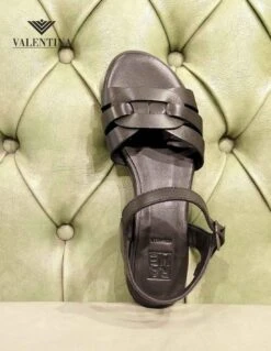 Sandali Comodi In Pelle Con Tacco Basso 7 Sandali Comodi In Pelle Con Tacco Basso -Stile pelletteria sandali comodi in pelle con tacco basso 2