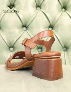 Sandali Con Tacco Largo E Intrecciati Sul Piede -Stile pelletteria sandali con tacco largo e intrecciati sul piede 2