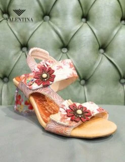 Sandali Con Tacco Quadrato Decorato, Laura Vita 9 Sandali Con Tacco Quadrato Decorato, Laura Vita -Stile pelletteria sandali con tacco quadrato decorato 1