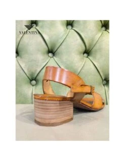 Sandali In Cuoio Con Tacco