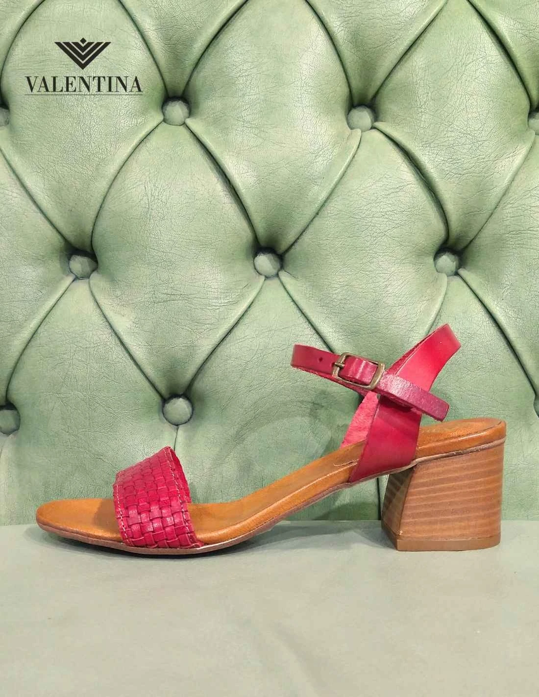 Sandali In Pelle Artigianali Da Donna, Con Tacco Medio 4 Sandali In Pelle Artigianali Da Donna, Con Tacco Medio - immagine 2