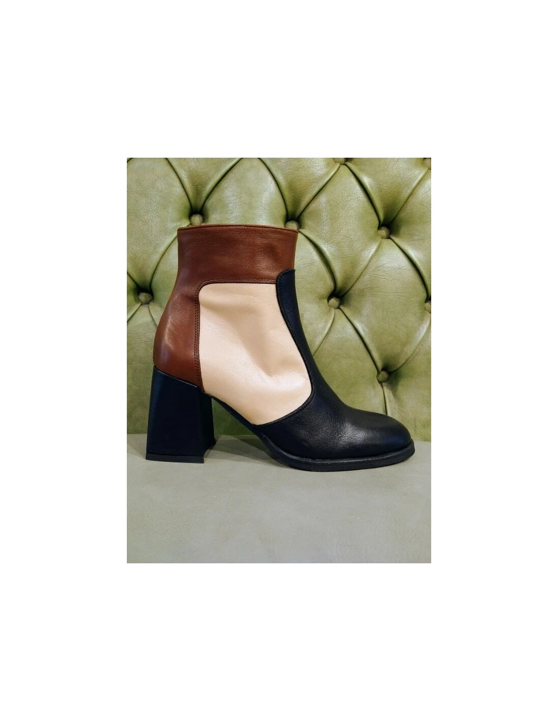 Tronchetti Colorati Con Tacco Alto E Grosso 3 Tronchetti Colorati Con Tacco Alto E Grosso