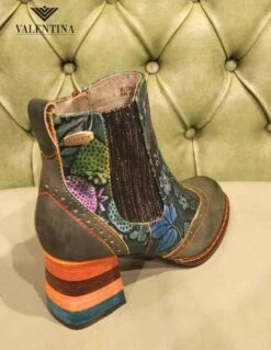 Laura Vita Tronchetti Con Tacco Colorato, Moda Donna 2024 10 Laura Vita Tronchetti Con Tacco Colorato, Moda Donna 2024 -Stile pelletteria tronchetti con tacco 2