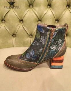 Laura Vita Tronchetti Con Tacco Colorato, Moda Donna 2024 12 Laura Vita Tronchetti Con Tacco Colorato, Moda Donna 2024 -Stile pelletteria tronchetti con tacco 4