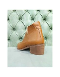 Tronchetti In Vera Pelle Da Donna, Primavera 2025 -Stile pelletteria tronchetti in vera pelle da donna primavera 2025 2