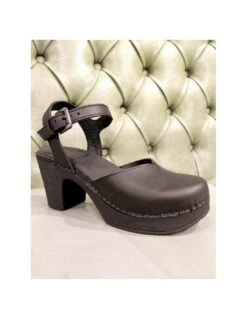 Zoccoli Chiusi Davanti Con Tacco Alto